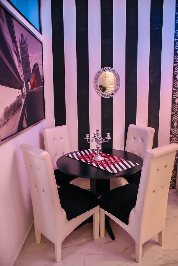 Black & White Belgrado Exterior foto